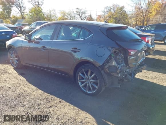 ✅ 2018 Mazda 3 Touring • VIN: 3MZBN1L38JM196030 • Lot: 43612362. Wystawiony na IAAI z przebiegiem 85 287 mil. Bezpłatny archiwum sprzedaży aukcyjnych z USA i szczegółowy raport historii pojazdu na DreamBid. Zdjęcie 3.