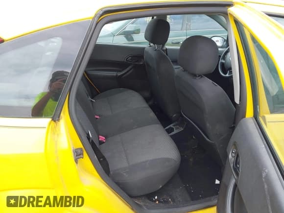 ✅ 2007 Ford Focus S • VIN: 1FAHP37N67W165839 • Lot: 42846208. Wystawiony na IAAI z przebiegiem 152 261 mil. Bezpłatny archiwum sprzedaży aukcyjnych z USA i szczegółowy raport historii pojazdu na DreamBid. Zdjęcie 8.