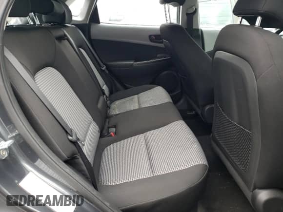 2020 Hyundai Kona SE z VIN KM8K12AA5LU467559, wystawiony jako Copart lot #38647103 z przebiegiem 63 430 mil mil oraz . Historia ofert i sprzedaży dostępna na DreamBid. Obrazek 11.