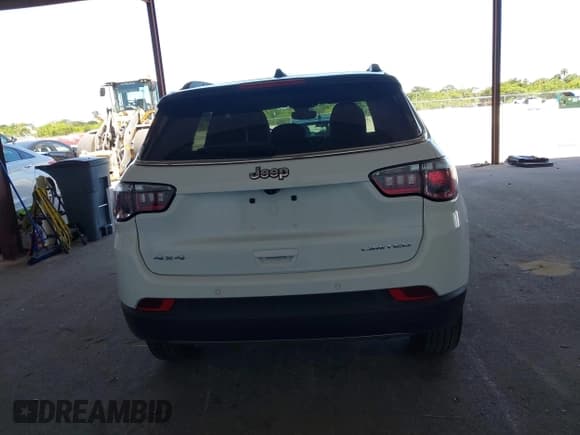 ✅ 2024 Jeep Compass Limited • VIN: 3C4NJDCN6RT597494 • Lot: 42538077. Wystawiony na IAAI z przebiegiem 31 033 mil. Bezpłatny archiwum sprzedaży aukcyjnych z USA i szczegółowy raport historii pojazdu na DreamBid. Zdjęcie 17.