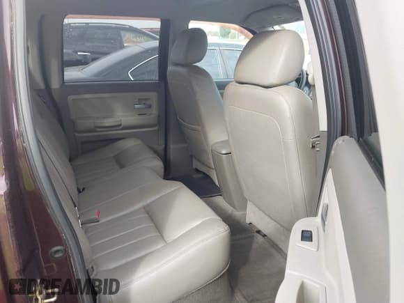 ✅ 2005 Dodge Dakota • VIN: 1D3HW58N35S233355 • Лот: 43468621. Опубликован ранее на IAAI с пробегом 94 433 миль. Бесплатный доступ к архиву аукционных продаж из США и подробный отчёт об истории автомобиля на DreamBid. Изображение 8.