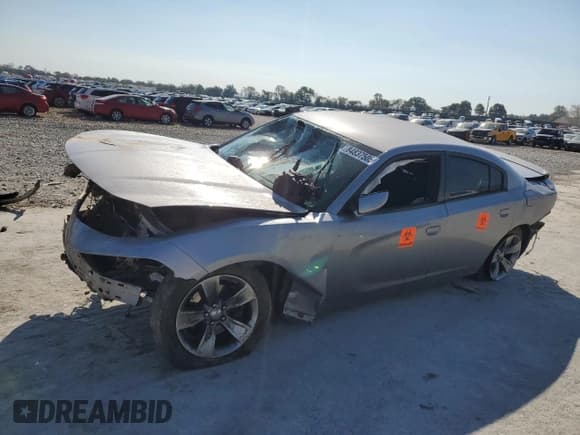 ✅ 2015 Dodge Charger SE • VIN: 2C3CDXBGXFH897339 • Лот: 84837505. Опубликован ранее на Copart с пробегом 100 682 миль. Бесплатный доступ к архиву аукционных продаж из США и подробный отчёт об истории автомобиля на DreamBid. Изображение 1.