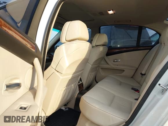 ✅ 2008 BMW 5 Series 528i • VIN: WBANU53548CT13185 • Lot: 43676125. Listed on IAAI with 121,799 mi. Free auction sales archive from the USA and detailed vehicle history report at DreamBid. Image 8.