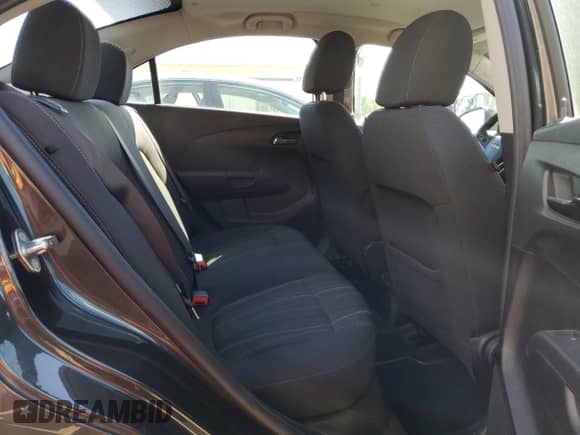 2018 Chevrolet Sonic LT z VIN 1G1JD5SH8J4111343, wystawiony jako Copart lot #57975324 z przebiegiem 186 149 mil mil oraz Szkoda całkowita • Salvage title. Historia ofert i sprzedaży dostępna na DreamBid. Obrazek 10.