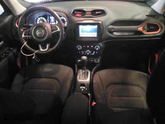 ✅ 2020 Jeep Renegade Latitude • VIN: ZACNJBBB9LPM13804 • Lot: 93406615. Wystawiony na Copart z przebiegiem 45 848 mil. Bezpłatny archiwum sprzedaży aukcyjnych z USA i szczegółowy raport historii pojazdu na DreamBid. Zdjęcie 8.