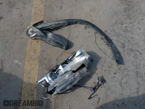 ✅ 2017 Toyota Highlander Limited • VIN: 5TDYZRFH2HS221036 • Lot: 40630991. Wystawiony na IAAI z przebiegiem 115 296 mil. Bezpłatny archiwum sprzedaży aukcyjnych z USA i szczegółowy raport historii pojazdu na DreamBid. Zdjęcie 12.