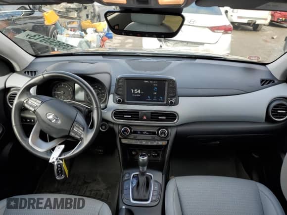 2020 Hyundai Kona Ultimate z VIN KM8K53A5XLU533617, wystawiony jako Copart lot #35856913 z przebiegiem 16 090 mil mil oraz . Historia ofert i sprzedaży dostępna na DreamBid. Obrazek 8.