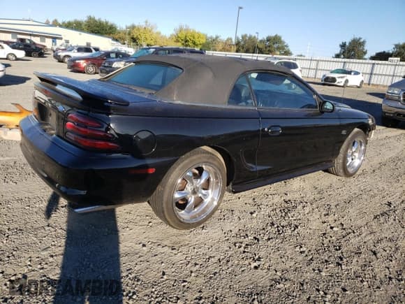 ✅ 1995 Ford Mustang • VIN: 1FALP45T3SF102532 • Lot: 82353865. Wystawiony na Copart z przebiegiem 141 899 mil. Bezpłatny archiwum sprzedaży aukcyjnych z USA i szczegółowy raport historii pojazdu na DreamBid. Zdjęcie 3.