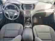 2017 Hyundai Santa Fe SE z VIN KM8SM4HF5HU232011, wystawiony jako Copart lot #81918865 z przebiegiem 53 254 mil mil oraz Szkoda całkowita • Salvage title. Historia ofert i sprzedaży dostępna na DreamBid. Obrazek 8.