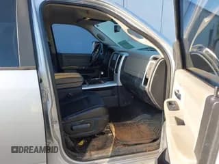 ✅ 2009 Dodge 1500 Laramie • VIN: 1D3HB13TX9S765945 • Lot: 42655560. Wystawiony na IAAI z przebiegiem 311 304 mil. Bezpłatny archiwum sprzedaży aukcyjnych z USA i szczegółowy raport historii pojazdu na DreamBid. Zdjęcie 5.