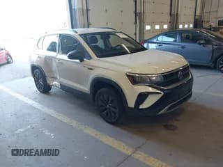 ✅ 2023 Volkswagen Taos S • VIN: 3VVCX7B26PM365145 • Лот: 42087568. Опубликован ранее на IAAI с пробегом 10 241 миль. Бесплатный доступ к архиву аукционных продаж из США и подробный отчёт об истории автомобиля на DreamBid. Изображение 1.