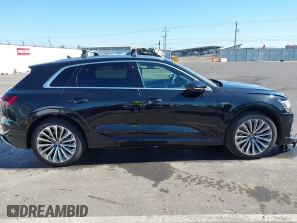 ✅ 2019 Audi e-tron Premium Plus • VIN: WA1LAAGEXKB021974 • Lot: 43271469. Listed on IAAI with 31,977 mi. Free auction sales archive from the USA and detailed vehicle history report at DreamBid. Image 14.