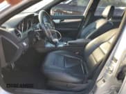 ✅ 2012 Mercedes-Benz C 250 Sport • VIN: WDDGF4HB4CA650478 • Lot: 86071785. Wystawiony na Copart z przebiegiem 105 717 mil. Bezpłatny archiwum sprzedaży aukcyjnych z USA i szczegółowy raport historii pojazdu na DreamBid. Zdjęcie 7.