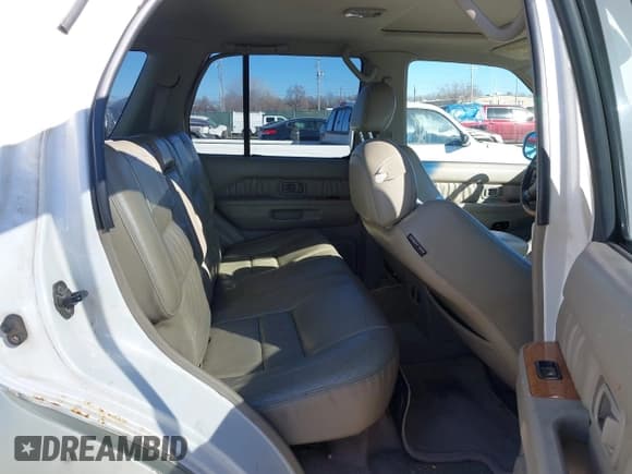 ✅ 2001 Infiniti QX4 Luxury • VIN: JNRDR07Y51W112536 • Lot: 41676727. Wystawiony na IAAI z przebiegiem 235 311 mil. Bezpłatny archiwum sprzedaży aukcyjnych z USA i szczegółowy raport historii pojazdu na DreamBid. Zdjęcie 8.