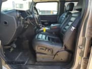 ✅ 2006 Hummer H2 • VIN: 5GRGN23U26H104783 • Lot: 84007395. Wystawiony na Copart z przebiegiem 267 265 mil. Bezpłatny archiwum sprzedaży aukcyjnych z USA i szczegółowy raport historii pojazdu na DreamBid. Zdjęcie 7.