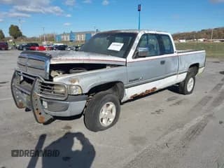 ✅ 1996 Dodge 1500 • VIN: 1B7HF13Z4TJ171172 • Лот: 43656834. Опубликован ранее на IAAI с пробегом 215 443 миль. Бесплатный доступ к архиву аукционных продаж из США и подробный отчёт об истории автомобиля на DreamBid. Изображение 2.