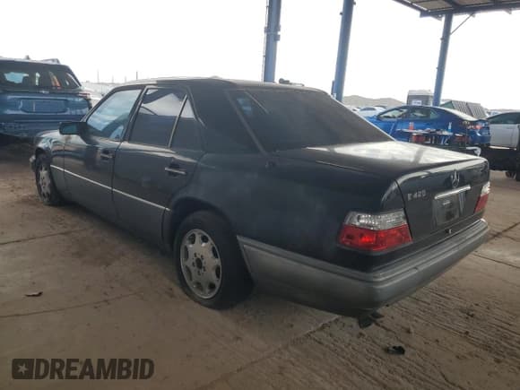 ✅ 1995 Mercedes-Benz 400 E • VIN: WDBEA34E5SC258640 • Лот: 64881845. Опубликован ранее на Copart с пробегом 175 250 миль. Бесплатный доступ к архиву аукционных продаж из США и подробный отчёт об истории автомобиля на DreamBid. Изображение 2.