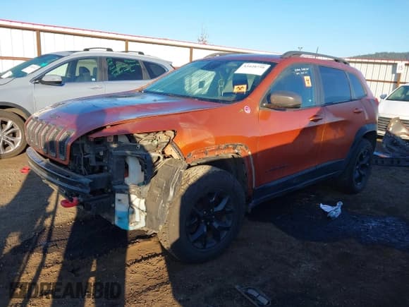 ✅ 2016 Jeep Cherokee Trailhawk • VIN: 1C4PJMBS2GW172619 • Lot: 43428758. Listed on IAAI with 145,885 mi. Free auction sales archive from the USA and detailed vehicle history report at DreamBid. Image 2.