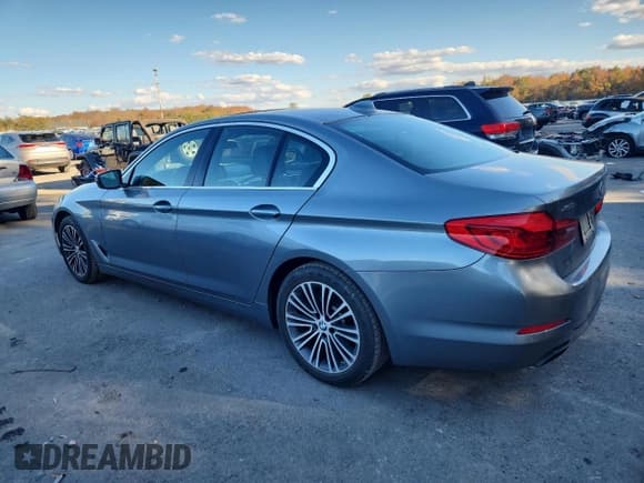 ✅ 2019 BMW 5 Series 540i xDrive • VIN: WBAJE7C55KWW37100 • Лот: 89703195. Опубликован ранее на Copart с пробегом 51 072 миль. Бесплатный доступ к архиву аукционных продаж из США и подробный отчёт об истории автомобиля на DreamBid. Изображение 2.