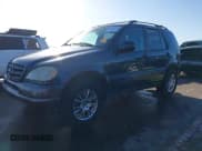 ✅ 2000 Mercedes-Benz M 320/430/500 • VIN: 4JGAB72E5YA183848 • Lot: 43431410. Wystawiony na IAAI z przebiegiem 231 305 mil. Bezpłatny archiwum sprzedaży aukcyjnych z USA i szczegółowy raport historii pojazdu na DreamBid. Zdjęcie 17.