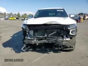 ✅ 2023 Chevrolet Suburban Premier • VIN: 1GNSCFKD2PR449843 • Lot: 70360485. Wystawiony na Copart z przebiegiem 46 506 mil. Bezpłatny archiwum sprzedaży aukcyjnych z USA i szczegółowy raport historii pojazdu na DreamBid. Zdjęcie 14.