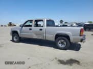 ✅ 2004 GMC Sierra 2500 SLE • VIN: 1GTGK23U64F211239 • Lot: 54905465. Listed on Copart with 193,492 mi. Free auction sales archive from the USA and detailed vehicle history report at DreamBid. Image 2.