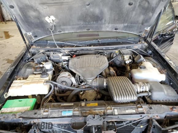 ✅ 1994 Buick Roadmaster • VIN: 1G4BN52P0RR424901 • Lot: 62888885. Wystawiony na Copart z przebiegiem 131 912 mil. Bezpłatny archiwum sprzedaży aukcyjnych z USA i szczegółowy raport historii pojazdu na DreamBid. Zdjęcie 11.