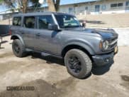 ✅ 2024 Ford Bronco Black Diamond • VIN: 1FMEE1BPXRLA08007 • Lot: 60111325. Listed on Copart with 12,864 mi. Free auction sales archive from the USA and detailed vehicle history report at DreamBid. Image 4.