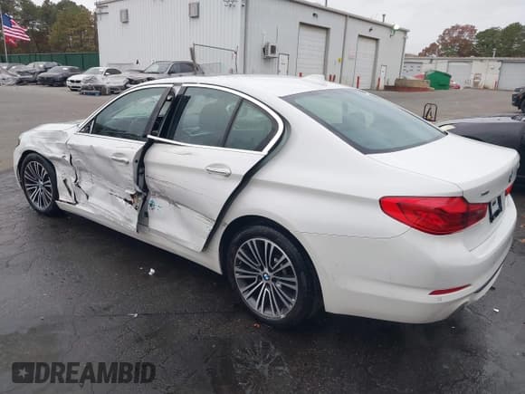 ✅ 2018 BMW 5 Series 530i xDrive • VIN: WBAJA7C54JWC75788 • Лот: 43556611. Опубликован ранее на IAAI с пробегом 115 604 миль. Бесплатный доступ к архиву аукционных продаж из США и подробный отчёт об истории автомобиля на DreamBid. Изображение 3.