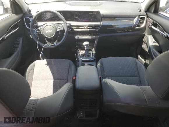 ✅ 2024 Kia Seltos X-Line • VIN: KNDEUCA78R7626018 • Лот: 62504835. Опубликован ранее на Copart с пробегом 5 903 миль. Бесплатный доступ к архиву аукционных продаж из США и подробный отчёт об истории автомобиля на DreamBid. Изображение 8.