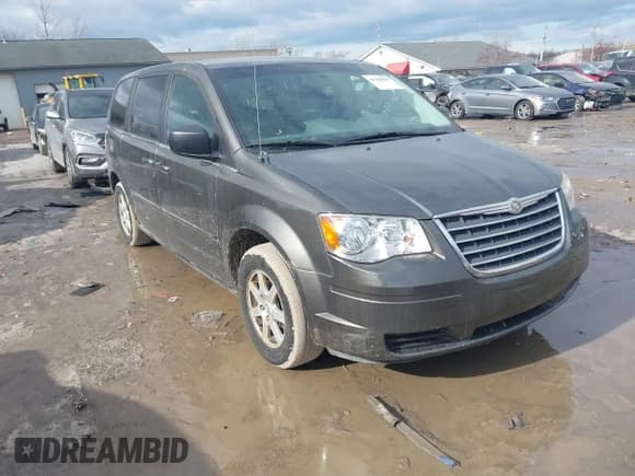 ✅ 2010 Chrysler Town & Country LX • VIN: 2A4RR2D16AR387179 • Lot: 41410509. Wystawiony na IAAI z przebiegiem 209 506 mil. Bezpłatny archiwum sprzedaży aukcyjnych z USA i szczegółowy raport historii pojazdu na DreamBid. Zdjęcie 1.