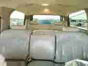 2002 Chevrolet Suburban LT z VIN 1GNEC16ZX2J211803, wystawiony jako Copart lot #78825824 z przebiegiem 267 175 mil mil oraz Czysty tytuł • Clean title. Historia ofert i sprzedaży dostępna na DreamBid. Obrazek 10.