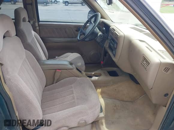 1996 Chevrolet Blazer с VIN 1GNCT18W4TK107295, выставлен на аукционе IAAI как лот 42105297 с пробегом 255 599 миль миль и . История ставок и продаж доступна на DreamBid. Изображение 5.