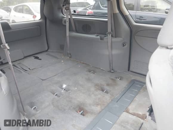 2005 Dodge Caravan SXT z VIN 2D4GP44LX5R462409, wystawiony jako IAAI lot #43384708 z przebiegiem 251 950 mil mil oraz . Historia ofert i sprzedaży dostępna na DreamBid. Obrazek 8.