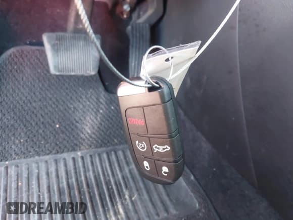 ✅ 2019 Jeep Cherokee Overland • VIN: 1C4PJMJN1KD123900 • Лот: 43350986. Опубликован ранее на IAAI с пробегом 105 541 миль. Бесплатный доступ к архиву аукционных продаж из США и подробный отчёт об истории автомобиля на DreamBid. Изображение 11.