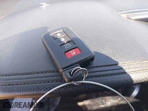 ✅ 2014 Toyota Highlander XLE • VIN: 5TDKKRFH2ES012059 • Lot: 42887594. Wystawiony na IAAI z przebiegiem 142 169 mil. Bezpłatny archiwum sprzedaży aukcyjnych z USA i szczegółowy raport historii pojazdu na DreamBid. Zdjęcie 11.