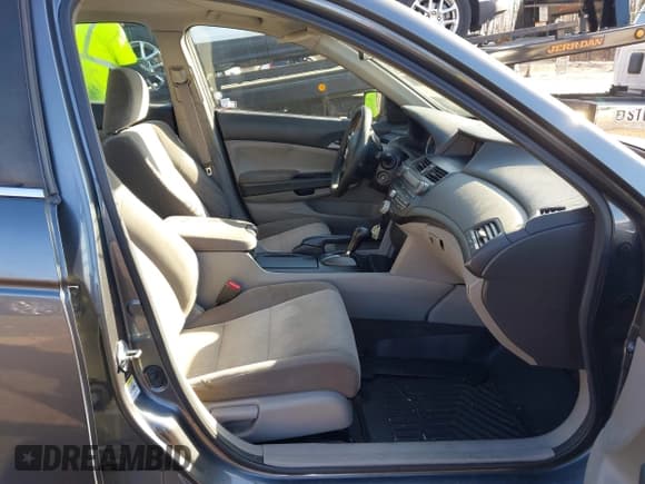 ✅ 2010 Honda Accord LX • VIN: 1HGCP2F39AA074360 • Lot: 43827367. Wystawiony na IAAI z przebiegiem 211 386 mil. Bezpłatny archiwum sprzedaży aukcyjnych z USA i szczegółowy raport historii pojazdu na DreamBid. Zdjęcie 5.