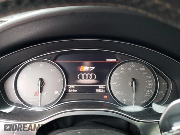 ✅ 2016 Audi S7 • VIN: WAUW2AFC5GN015339 • Лот: 70192543. Опубликован ранее на Copart с пробегом 76 522 миль. Бесплатный доступ к архиву аукционных продаж из США и подробный отчёт об истории автомобиля на DreamBid. Изображение 9.