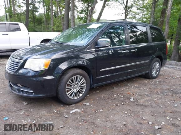 ✅ 2014 Chrysler Town & Country Touring L 30th Anniversary • VIN: 2C4RC1CG3ER418563 • Lot: 42705390. Listed on IAAI with 181,120 mi. Free auction sales archive from the USA and detailed vehicle history report at DreamBid. Image 2.