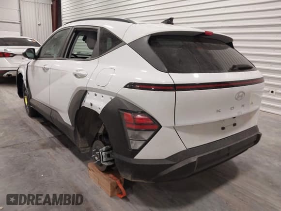 ✅ 2025 Hyundai Kona SEL • VIN: KM8HB3AB9SU319287 • Лот: 43632108. Опубликован ранее на IAAI с пробегом 9 863 миль. Бесплатный доступ к архиву аукционных продаж из США и подробный отчёт об истории автомобиля на DreamBid. Изображение 3.
