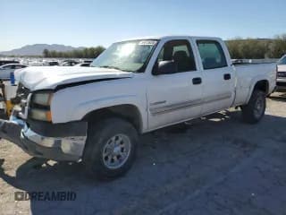 ✅ 2004 Chevrolet Silverado 2500HD LS • VIN: 1GCHC23UX4F234167 • Лот: 56073625. Опубликован ранее на Copart с пробегом Не указан. Бесплатный доступ к архиву аукционных продаж из США и подробный отчёт об истории автомобиля на DreamBid. Изображение 1.