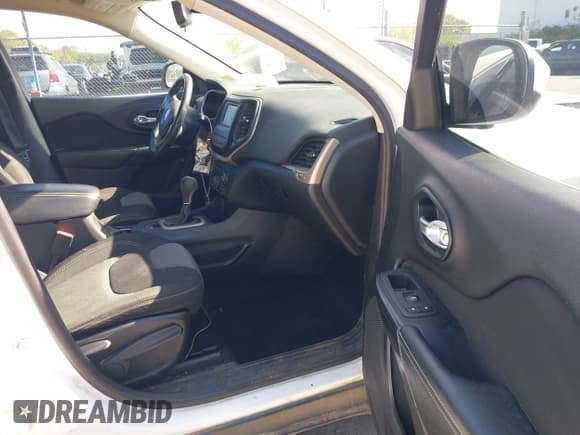 ✅ 2014 Jeep Cherokee Latitude • VIN: 1C4PJLCS2EW314439 • Лот: 42009745. Опубликован ранее на IAAI с пробегом 82 691 миль. Бесплатный доступ к архиву аукционных продаж из США и подробный отчёт об истории автомобиля на DreamBid. Изображение 5.