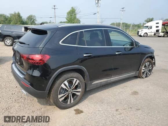 ✅ 2024 Mercedes-Benz GLA 250 • VIN: W1N4N4GB3RJ570611 • Lot: 68035515. Wystawiony na Copart z przebiegiem Nie podano. Bezpłatny archiwum sprzedaży aukcyjnych z USA i szczegółowy raport historii pojazdu na DreamBid. Zdjęcie 3.