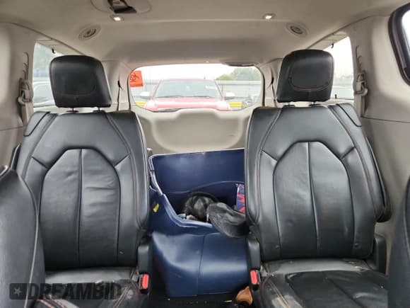 ✅ 2017 Chrysler Pacifica Touring L • VIN: 2C4RC1BG4HR565819 • Lot: 89827445. Listed on Copart with 138,515 mi. Free auction sales archive from the USA and detailed vehicle history report at DreamBid. Image 10.