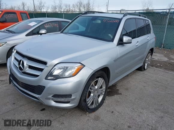 ✅ 2013 Mercedes-Benz GLK 350 • VIN: WDCGG8JB5DG061411 • Lot: 43665647. Wystawiony na IAAI z przebiegiem 86 688 mil. Bezpłatny archiwum sprzedaży aukcyjnych z USA i szczegółowy raport historii pojazdu na DreamBid. Zdjęcie 18.