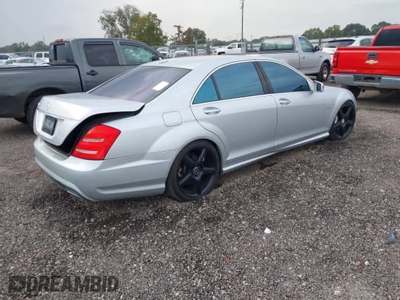 ✅ 2012 Mercedes-Benz S 550 • VIN: WDDNG7DB3CA463227 • Lot: 43784445. Listed on IAAI with 119,054 mi. Free auction sales archive from the USA and detailed vehicle history report at DreamBid. Image 4.