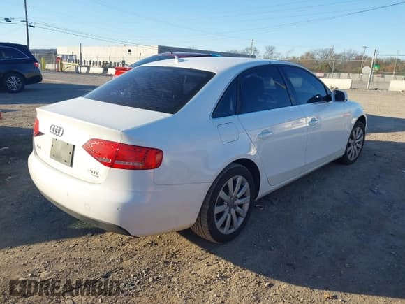 ✅ 2011 Audi A4 Premium Plus • VIN: WAUFFAFL9BN019357 • Lot: 43688323. Wystawiony na IAAI z przebiegiem 146 194 mil. Bezpłatny archiwum sprzedaży aukcyjnych z USA i szczegółowy raport historii pojazdu na DreamBid. Zdjęcie 4.