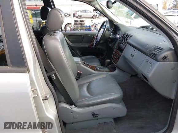 ✅ 1999 Mercedes-Benz M 320/430/500 • VIN: 4JGAB54E1XA097274 • Lot: 43668598. Wystawiony na IAAI z przebiegiem 242 313 mil. Bezpłatny archiwum sprzedaży aukcyjnych z USA i szczegółowy raport historii pojazdu na DreamBid. Zdjęcie 17.