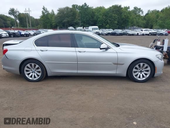 ✅ 2011 BMW 7 Series 750i xDrive • VIN: WBAKC6C59BC394851 • Lot: 43170116. Wystawiony na IAAI z przebiegiem 125 760 mil. Bezpłatny archiwum sprzedaży aukcyjnych z USA i szczegółowy raport historii pojazdu na DreamBid. Zdjęcie 14.