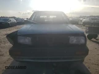 ✅ 1992 Volkswagen Golf • VIN: 3VWFA21G2NM043514 • Lot: 42501035. Wystawiony na Copart z przebiegiem 267 345 mil. Bezpłatny archiwum sprzedaży aukcyjnych z USA i szczegółowy raport historii pojazdu na DreamBid. Zdjęcie 5.